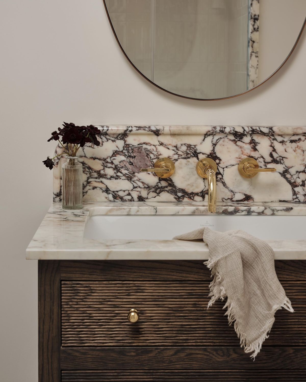 Reasons Why Modern Pre-Fabricated Vanities Don’t Come With a Backsplash