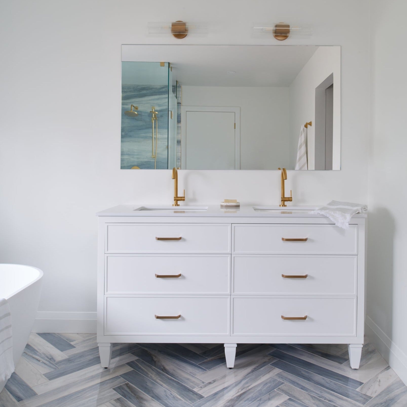 60" Freestanding Transitional Vanity with Quartz Countertop