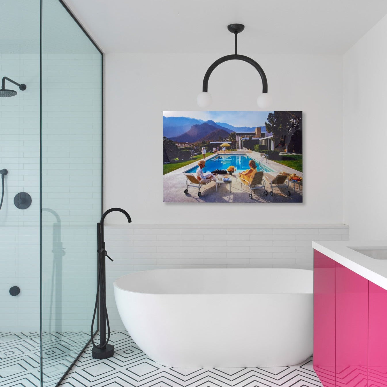 Baignoire autoportante à surface solide arrondie de 67 po