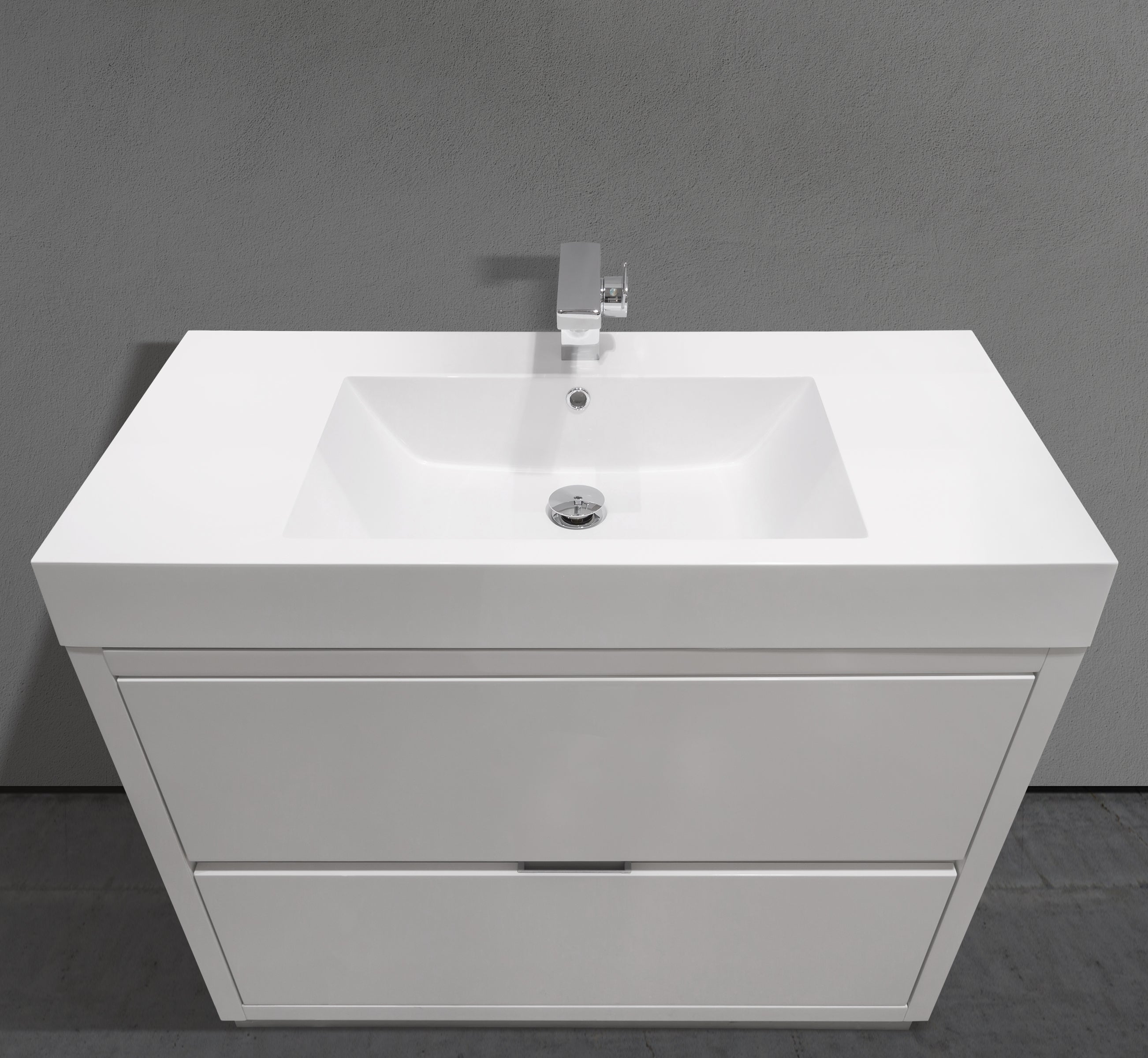 Meuble-lavabo de salle de bain moderne autoportant de 39 po