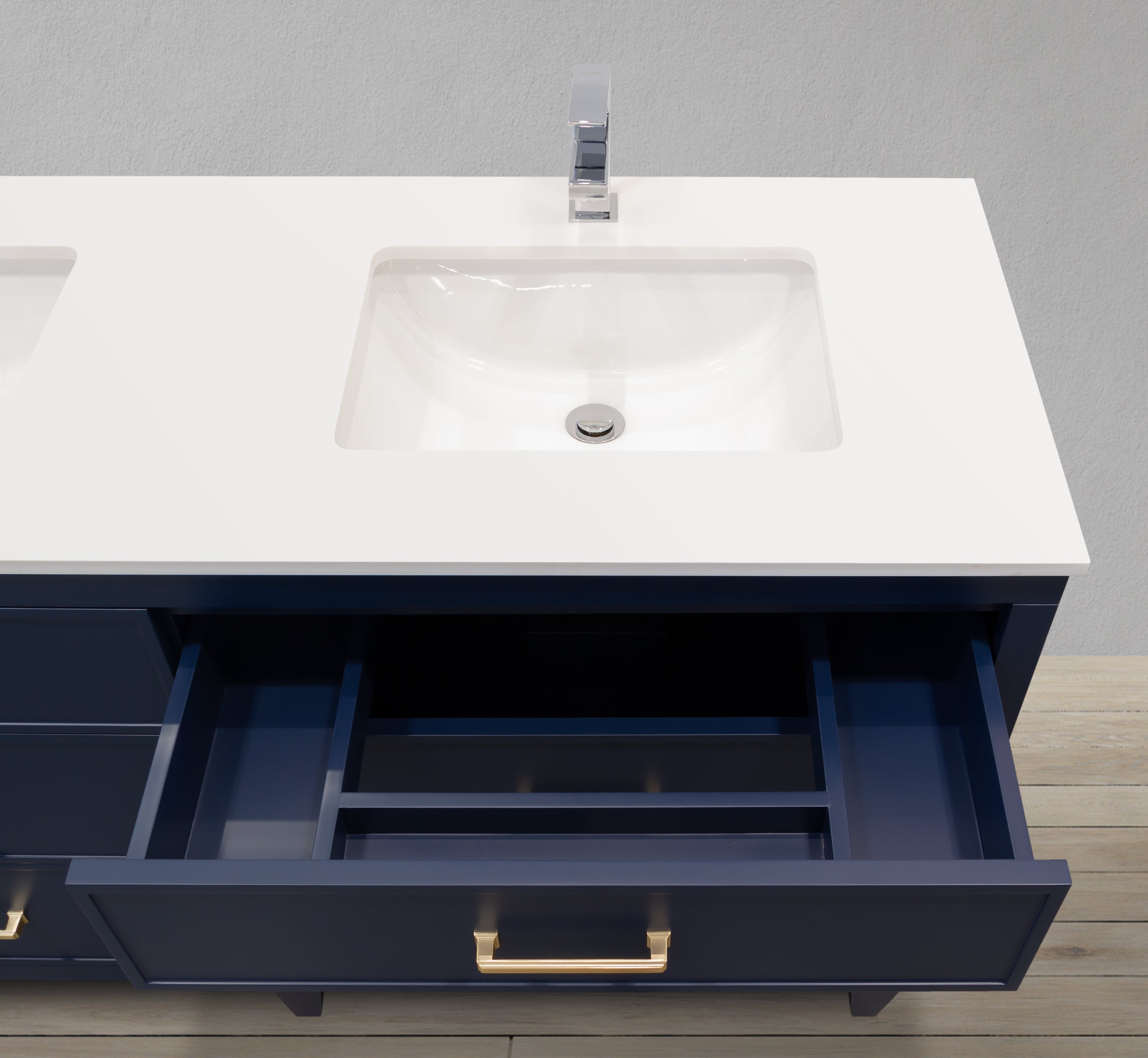 60" Transitional Shaker Style Bathroom Vanity with Quartz Countertop