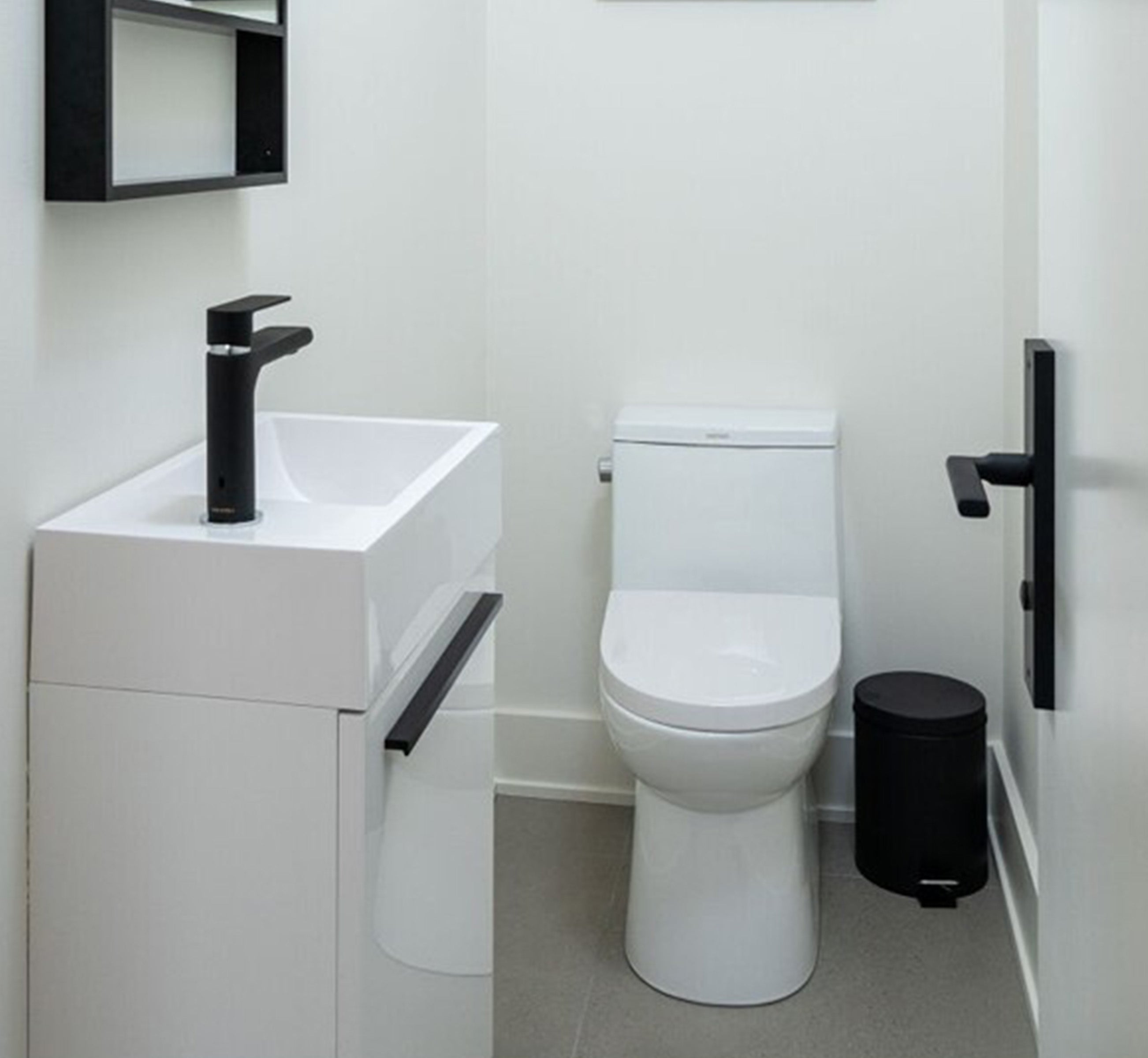 One Piece Single Flush Skirted Toilet